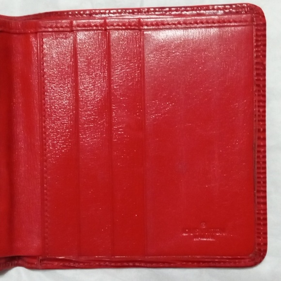 A Louis Vuitton wallet - Picture 4 of 8